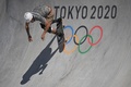 東京五輪、スケートボード男子パークの予選に臨む南アフリカのダラス・オーバーホルツァー（2021年8月5日撮影）。(c)Lionel BONAVENTURE / AFP