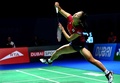 バドミントン、BWFワールドスーパーシリーズファイナルズ、女子シングルス準決勝。リターンを打つ奥原希望（2015年12月12日撮影）。(c)AFP/MARWAN NAAMANI