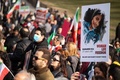 米首都ワシントンで行われた、イラン政府に抗議するデモ。イラン革命から44年の記念日に（2023年2月11日撮影）。(c)ROBERTO SCHMIDT / AFP