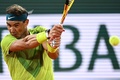 全仏オープンテニス、男子シングルス準々決勝。リターンを打つラファエル・ナダル（2022年5月31日撮影）。(c)Anne-Christine POUJOULAT / AFP