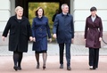 ノルウェーで、（左から）アーナ・ソールバルグ首相、新たに任命されたマリット・ベルゲール・ロスランドEU・EEA・北欧協力担当相、フランク・バッケイェンセン国防相、イネ・エリクセン・スールアイデ外相（2017年10月20日撮影）。(c)AFP/NTB Scanpix/Orn BORGEN