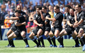 試合前に伝統の「ハカ（%%Haka%%）」を踊るオールブラックスの選手たち。(c)AFP/WILLIAM WEST