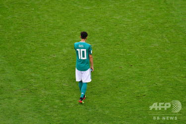 エジル代表引退で広まる人種差別議論、ドイツで「#MeTwo」の声続々