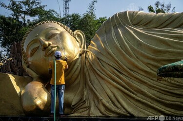 今日の1枚】黄金色のご尊顔、さらにきれいに インドネシア 写真4枚