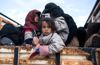 IS最後のとりでから必死の脱出、住民を待ち受ける飢えと絶望 シリア