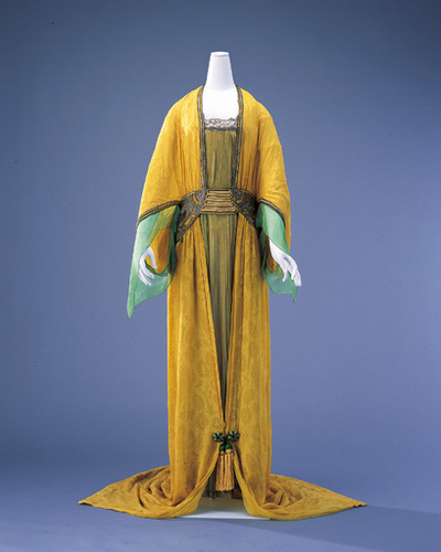 「モードとインテリアの20世紀展」、11月23日まで