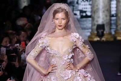 「エリー・サーブ」16/17年秋冬パリ・オートクチュール