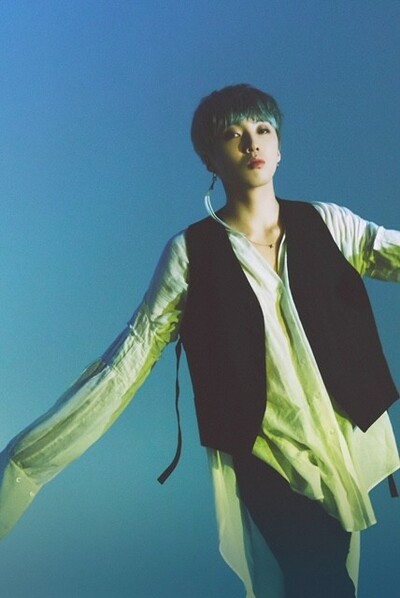 WINNERカン・スンユン、「Yooyeon」の名前で個展開催