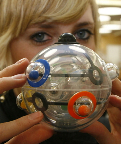 ルービック・キューブに新作誕生、今回はキューブじゃなくて球体です