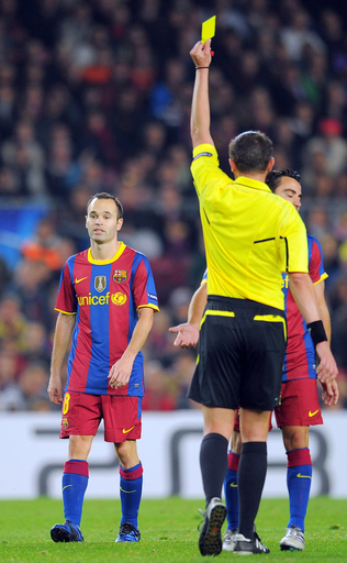 UEFA、故意のイエローカードに2試合出場停止処分