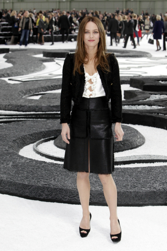 ヴァネッサ・パラディ、服選びのポイントは「見た目よりも着心地の良さ」