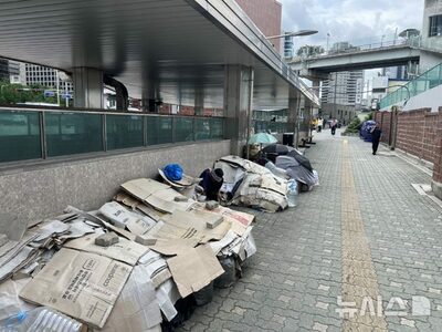 ソウル駅のホームレスを襲う猛暑…最後の居場所も10月移転
