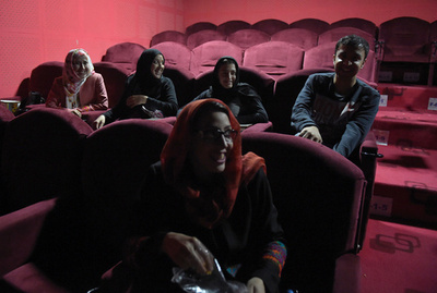 アフガニスタン首都に「家族向け映画館」、市民に一時の安らぎ