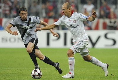 ロッベン ひざ手術も1か月程度の離脱