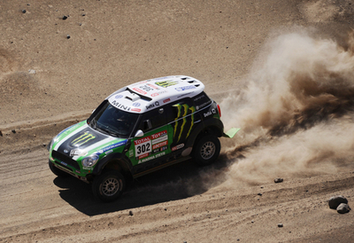 ペテランセルが総合首位を堅持、ゴードンは失格の可能性 ダカールラリー