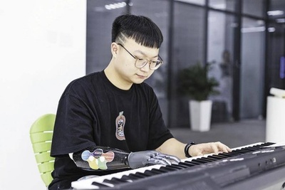 バイオニックの手足を装着、音楽やスポーツを楽しむ・中国