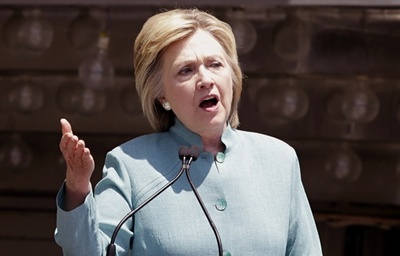 クリントン氏のメール問題、国務省が調査再開へ