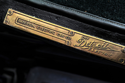 1915年製の電気自動車「デトロイト」、シドニーを走行