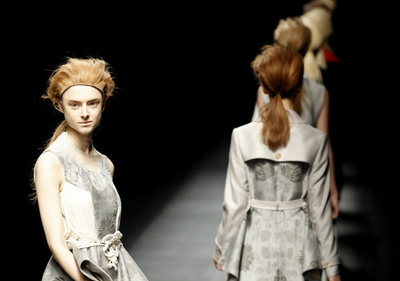 ＜13/14年秋冬東京コレクション＞ヤストシ エズミ