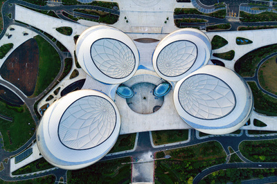 ハスを思わせる江蘇大劇院　南京に8月オープン