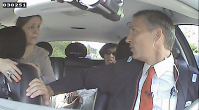 ノルウェー首相がタクシー運転手に変装、「国民の本音」探るため