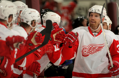 レッドウィングス アバランチに4連勝でカンファレンス決勝へ