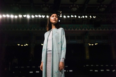 欧米で売れるのは「一重まぶたの子」… 中国人モデルの葛藤