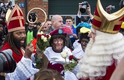 伝統的な祭りの黒人描写に抗議した約190人を逮捕、オランダ