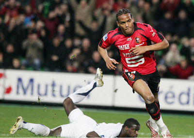 ＜サッカー リーグ1＞レンヌ パリ・サンジェルマンに勝利し10勝目 - フランス