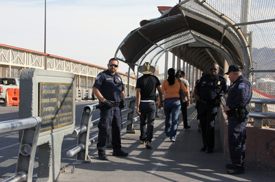 不法移民問題をビッグビジネスに、甘い汁吸う国境の町 米テキサス【再掲】