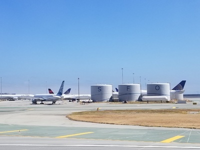 サンフランシスコ空港、飲料水入りペットボトルの販売禁止へ 今月20日から