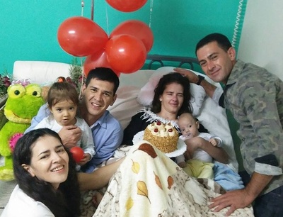 昏睡状態で出産、4か月後に目覚めて息子と初対面 アルゼンチン