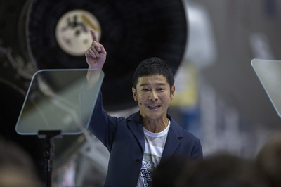 Japanese billionaire cancels lunar SpaceX voyage
