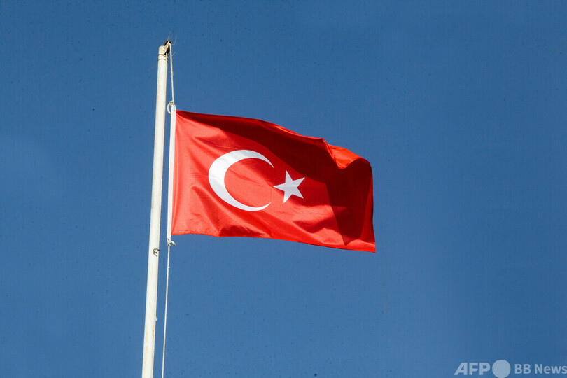 トルコ首都で自爆攻撃、警官2人けが 内務省