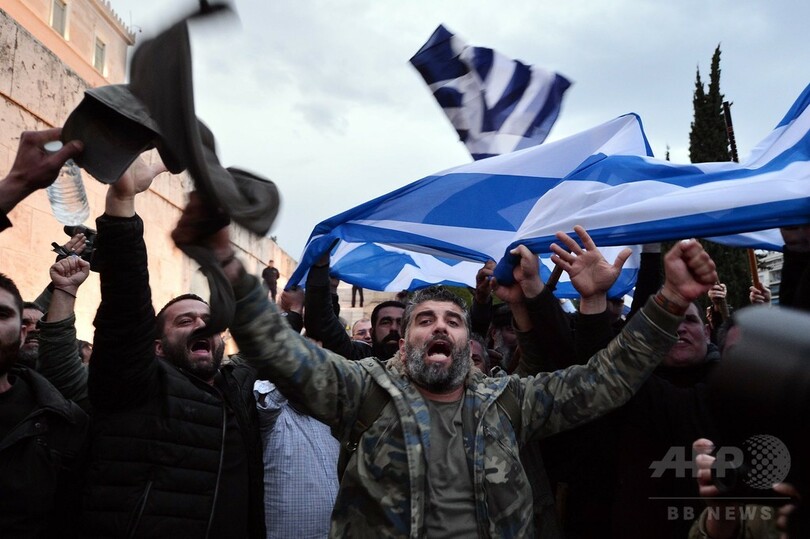 アテネ市内で大規模デモ、「ネクタイ運動」 年金改革に抗議