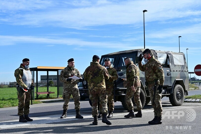 命綱はバス停のベンチ…新型コロナで封鎖の村 イタリア