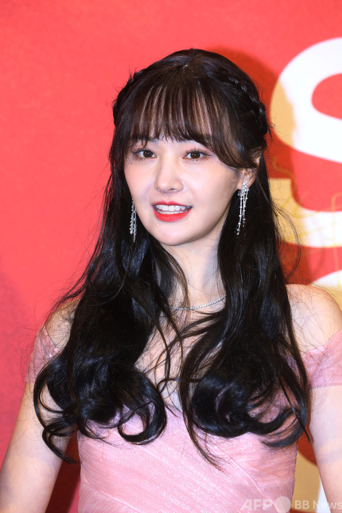 プラダ、中国人女優との契約解除 代理母出産めぐり騒動