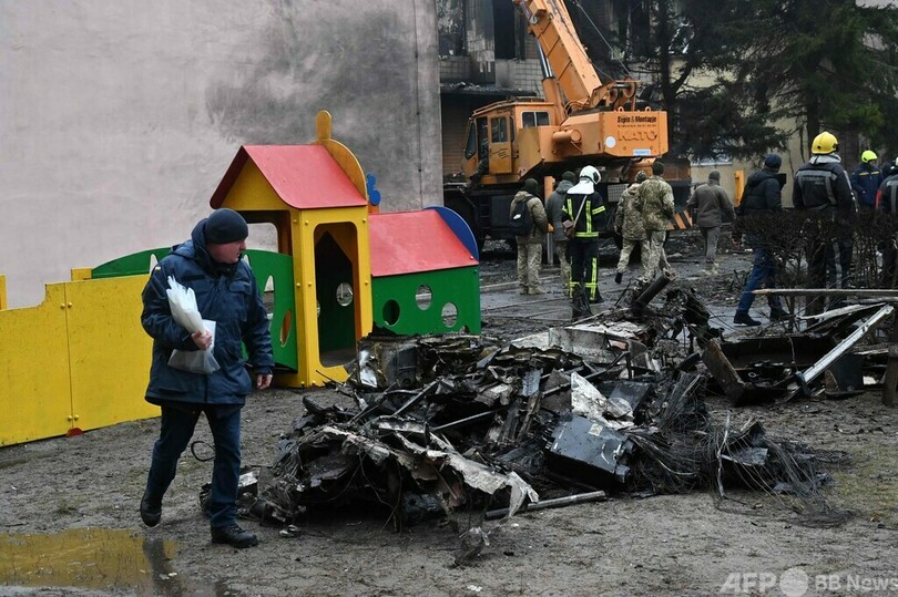 ウクライナ首都近郊でヘリ墜落、内相ら14人死亡