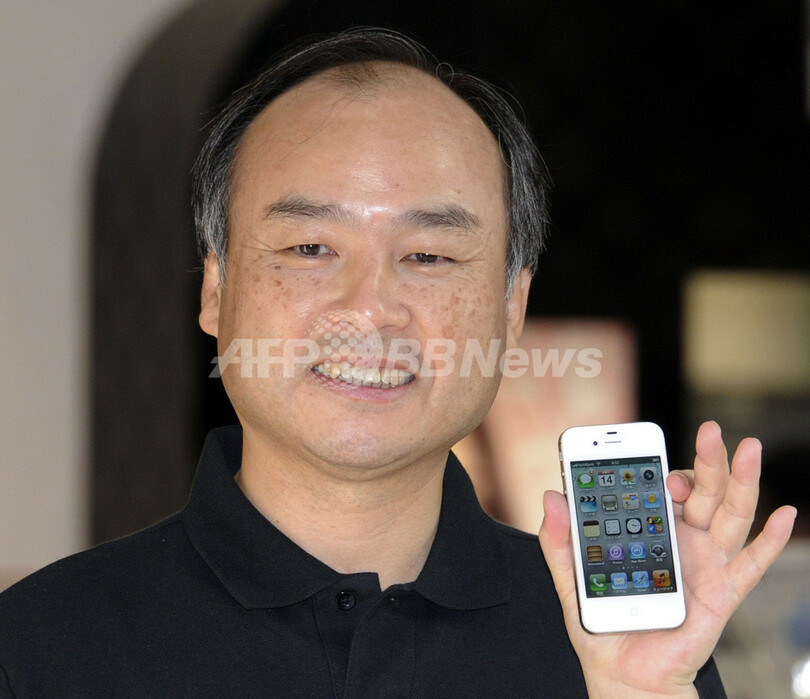 iPhone 4S発売、日本やオーストラリアで長蛇の列