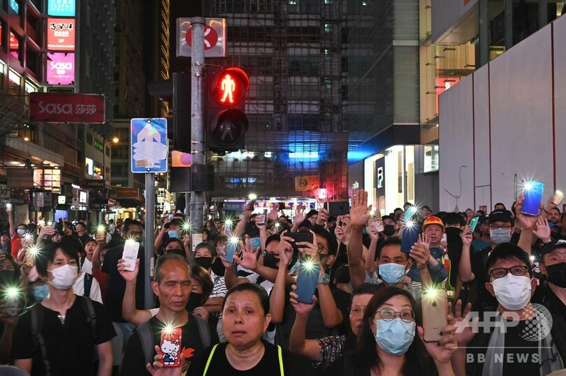 香港デモ、観光名所で衝突 10代参加者「遺書置いてきた」