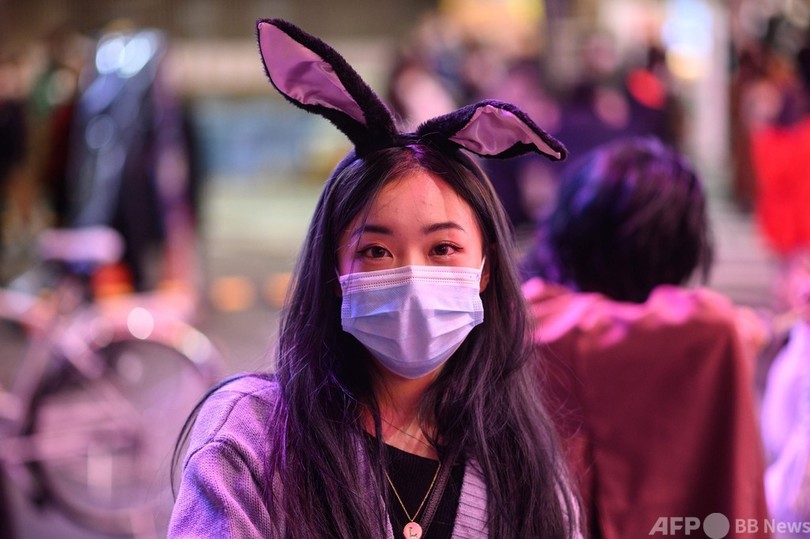 渋谷ハロウィーン 今年はマスク姿で仮装 写真枚 国際ニュース Afpbb News