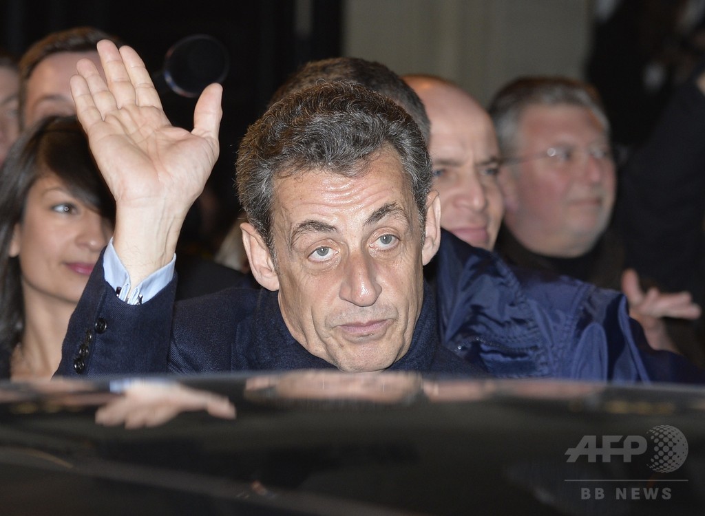 UMP党首にサルコジ前仏大統領選出、政界引退宣言から2年半 UMP党首にサルコジ前仏大統領選出、政界引退宣言から2年半