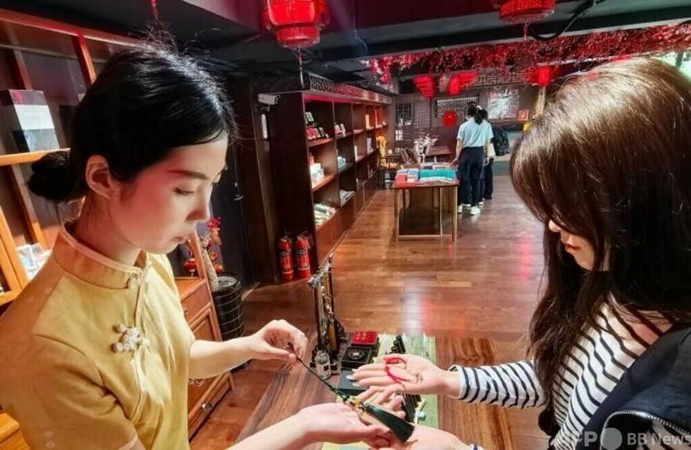 薬草グッズが若者に人気　中国で広がる中医薬文化