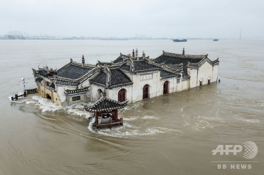 長江支流の堤防を爆破、洪水リスクの緩和で 中国・安徽省 写真10枚