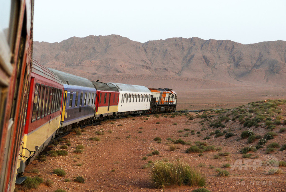 気分はジェームズ・ボンド？ 007映画に登場した「砂漠の列車」 モロッコ 写真5枚 国際ニュース：AFPBB News