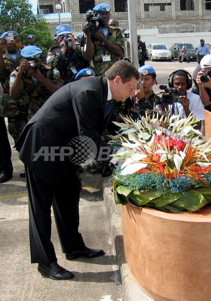 国連事務総長特別代理、内戦犠牲者を慰霊 リベリア 写真1枚 国際ニュース:AFPBB News