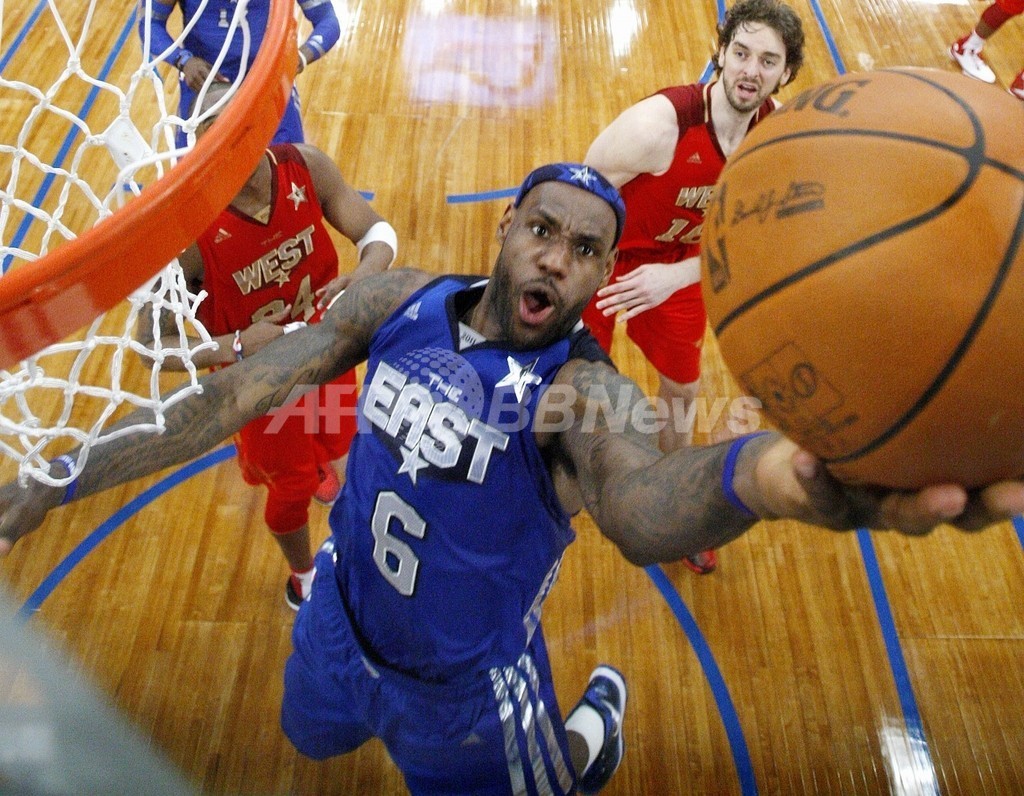 ウエストが勝利、ブライアントが4度目のMVP受賞 NBAオールスター 写真
