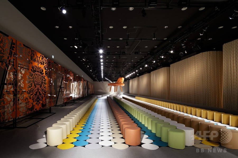 「ミュウミュウ」南青山店オープン、ショー＆パーティーを開催