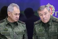 ロシアのセルゲイ・ショイグ国防相（左）とワレリー・ゲラシモフ参謀総長（右、2022年12月17日撮影）。(c)Gavriil GRIGOROV / Sputnik / AFP