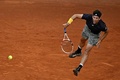 テニス、マドリード・オープン、男子シングルス2回戦。サーブを打つドミニク・ティエム（2023年4月29日撮影）。(c)JAVIER SORIANO / AFP